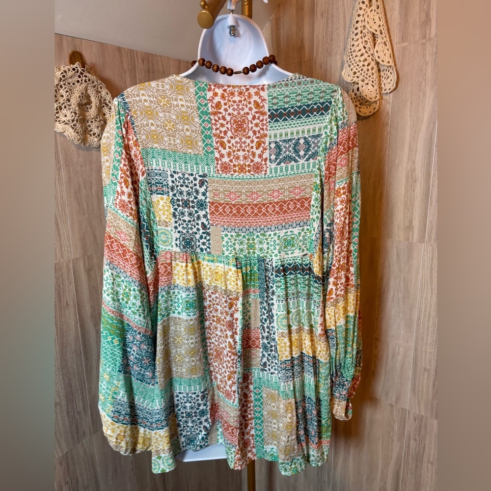 Haptics Floral Patterned Patchwork Look V-Neck To… - image 2